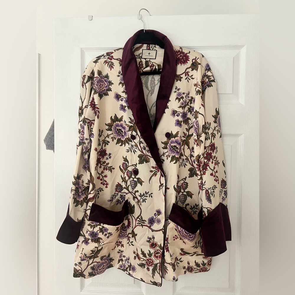 Tuckernuck Chantilly smoking jacket with velvet detail